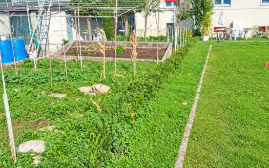 Torre Boldone-Ampio quadrilocale con giardino privato e box!
