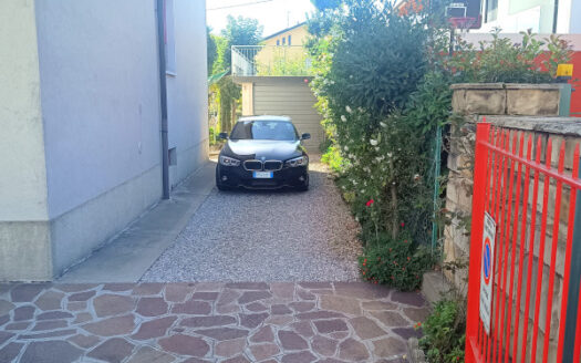 Torre Boldone-Ampio quadrilocale con giardino privato e box!